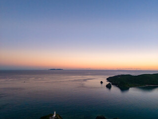 座間味港で慶良間諸島の日の出をドローンで空中撮影している。
座間味島座間味港
沖縄県島尻郡慶良間諸島-2025
沖縄本島から40km西方にある諸島。
大小30以上の島々からなる島嶼群は全体が国立公園に指定されている。
珊瑚礁の海、白い砂浜、緑の山地は世界屈指の美しさ。
多くの貴重な動植物が生息している。
