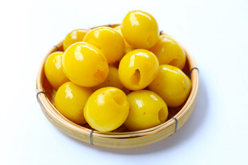 Pickled jujube fruits with a sweet and tangy flavor.