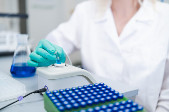 Analytical chemist preparing samples for HPLC analysis to identify and quantify compounds