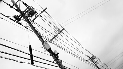 送電線　電信柱