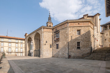 Obraz premium Historic Machete Square (Plaza Matxete) with Saint Michael the Archangel (San Miguel Arcangel) Church, Vitoria-Gasteiz, Basque Country
