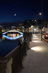 city ​​embankment on a winter night