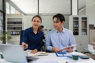 Obraz premium Business consultants discuss tax, merger strategy and restructuring in modern office.