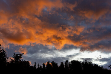 Sonnenuntergang mit Schöner Wolkenstruktur