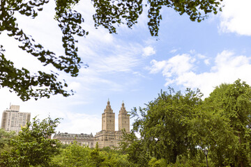 Obraz premium Scenic View of Historic Towers and Park Lake 