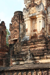 Fototapeta premium ruined buddhist (?) temple (wat mahathat) in sukhothai in thailand