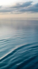 Fondo de pantalla del mar sereno y azul