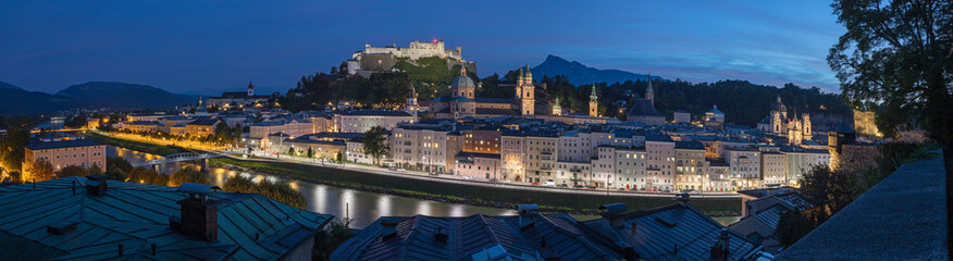 Naklejka premium Salzburg - The panorama of old town at evening dusk.