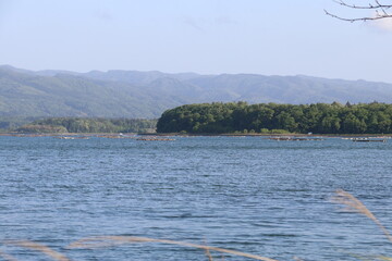 春の佐渡島。加茂湖。
