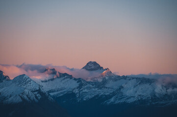 Obraz premium Before Sunrise View of Mount Aspiring National Park from Roys Peak, New Zealand