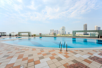 Rooftop garden on Al Reem Island — urban greenery meets Abu Dhabi’s skyline. Perfect for calm moments above the city. 
