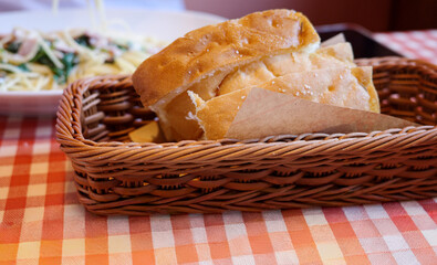 バスケットに入っているパン