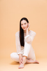 若い女性のボディケア