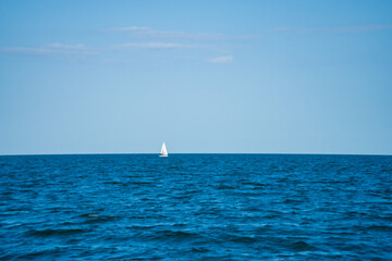 Obraz premium Sporty white yachts on the blue water of the sea. Travel concept