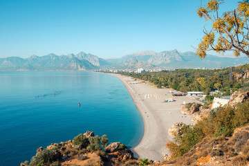Naklejka premium Aerial view of Konyaalti beach and pine-covered coastline at sunrise in Antalya