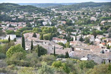Fototapeta premium Maisons&nbsp;et&nbsp;jardins&nbsp;de Vaison-la-Romaine. France