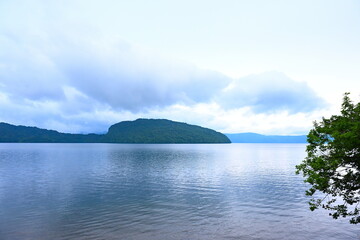 朝の十和田湖（青森県）