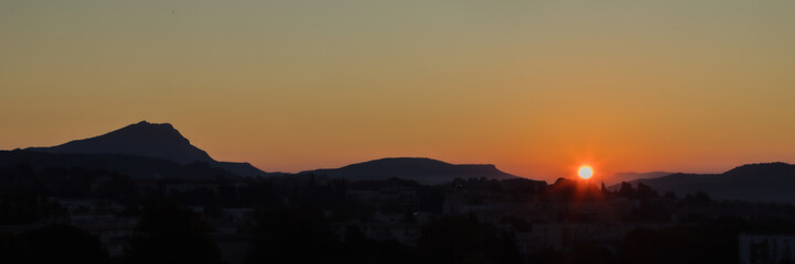 Fototapeta premium Sainte Victoire mountain in the light of an autumn morning