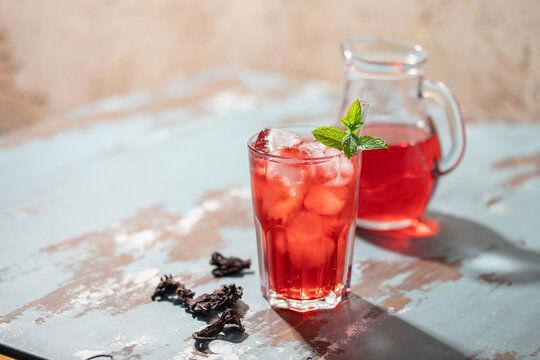 Hibiscus iced tea. Agua de Jamaica or roselle mocktail drink, summer beverage