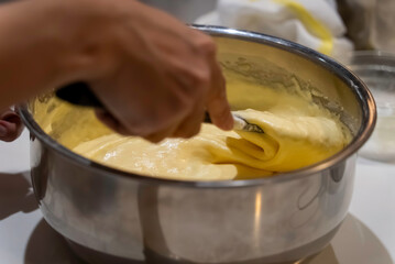 ケーキ作り_生地を混ぜる