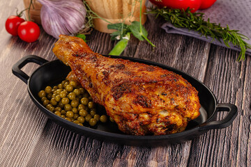 Baked turkey drumstick served green peas
