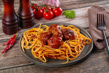 Meatballs with tomato sauce and spaghetti