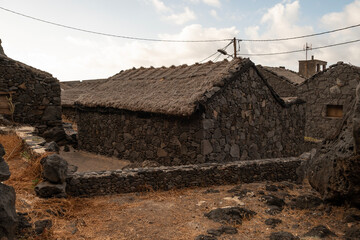 Casas de piedra volc&aacute;nica en El Pozo de las Calcosas, El Hierro