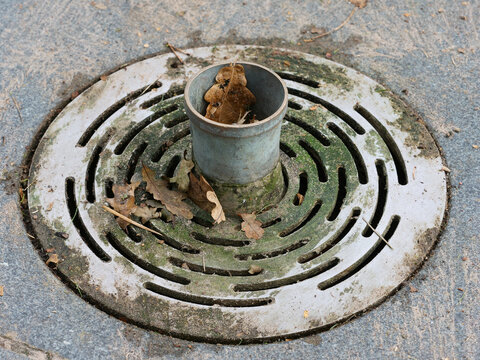 dirty filter of a public rainwater collection system, flood risk