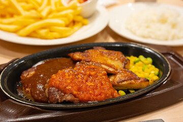 ファミレス　ハンバーグ