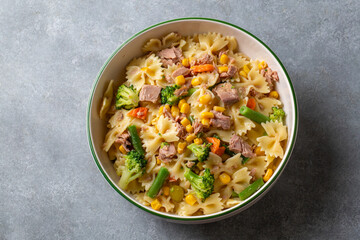 Pasta salad with tuna and vegetables