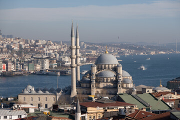 Obraz premium Istanbul Mosque, cityscape panorama, Turkey: Iconic architecture overlooking Bosphorus, showcasing historical beauty.