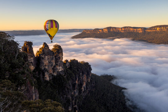 Hot air balloon floats through the centre of Three Sisters in Blue Mountains