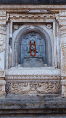 Obraz premium India, Bihar, Bodh Gaya, Carving Sculptures of Buddhist Deities on the Mahabodhi Temple, 
