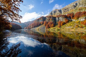 Naklejka premium autumn colors, Frignano Regional Park, Lake Santo, Lake Baccio, colorful forests, Pievepelago, Modena