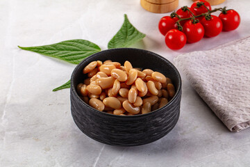 Canned white kidney beans in the bowl