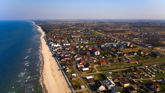 Bright day over Sarbinowo&rsquo;s beach and coastline, calm and picturesque.