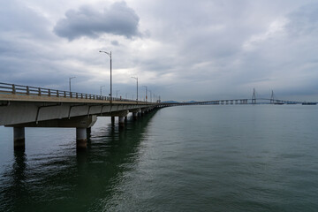 Fototapeta premium a long highway bridge on the sea