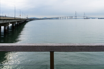 Obraz premium idyllic seascape with a long highway bridge and observatory railing