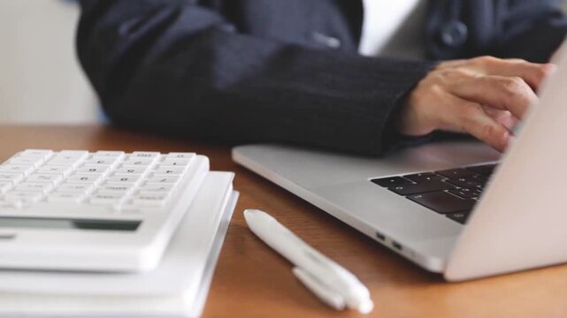 パソコン　ビジネスイメージ