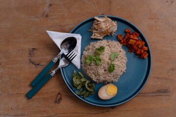 serving hainan or chicken rice in blue plate in table