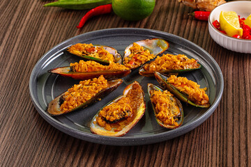Gourmet baked mussels with garlik