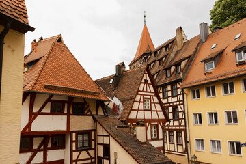Obraz premium Charming medieval architecture in nuremberg with half-timbered buildings and red roofs