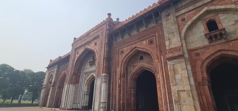 Exterior View of Qila-i-Kuhna Mosque, Purana Qila &ndash; Heritage Monument in Delhi
