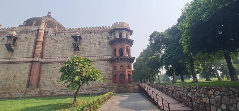 Qila-i-Kuhna Mosque Exterior at Purana Qila, Delhi &ndash; A Stunning Example of Indo-Islamic Architecture