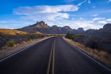 Fototapeta premium roadtrip in the beautiful nature of big bend national park in texas in the usa