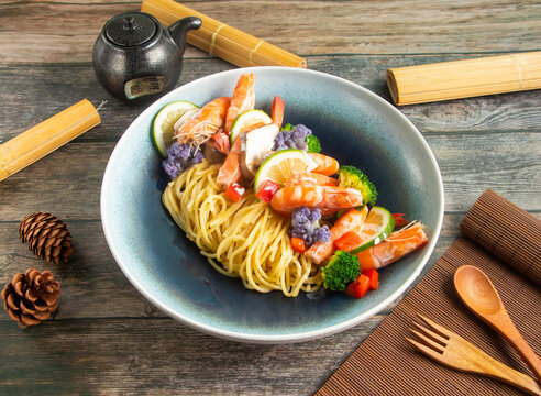 A culinary delight! Shrimp pasta with vibrant vegetables offers an elegant gourmet experience. Perfect for restaurant promotions or adding a touch of class to your food blog.
