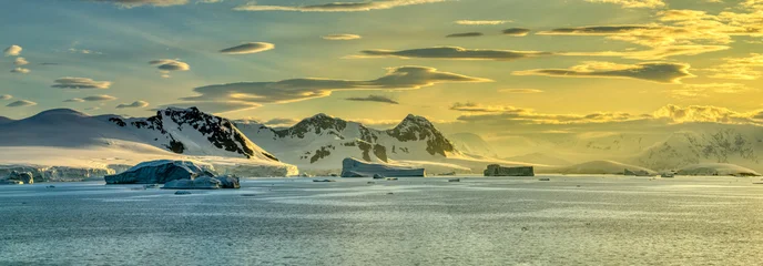 Fotobehang Gletsjer Glacier Panorama at Sunrise Antarctica  © Anna