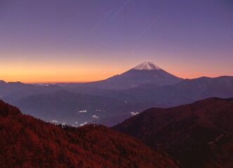 丸山林道科から眺める夜明けの富士山　山梨県南巨摩郡富士川町にて