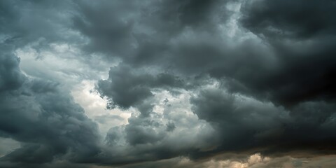 Obraz premium Dramatic stormy skies swirl with dark, ominous clouds hinting at impending weather changes, creating a powerful natural backdrop.