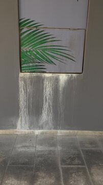 Muro con perdita di acqua